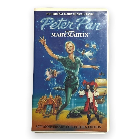 Peter Pan 1990 starring Mary Martin Clamshell VHS Tape 30th Anniversary Edition - Picture 1 of 3